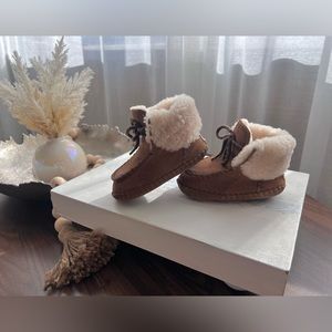 Ugg Sparrow Baby Boots Brown Sheepskin Size 2/3